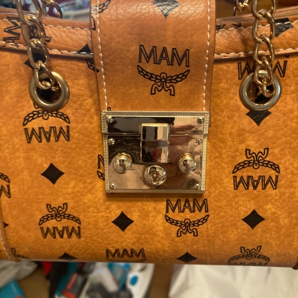 Lot (vêtements sont médium femme et chaussures 9 femme) - Picture 11 of 13